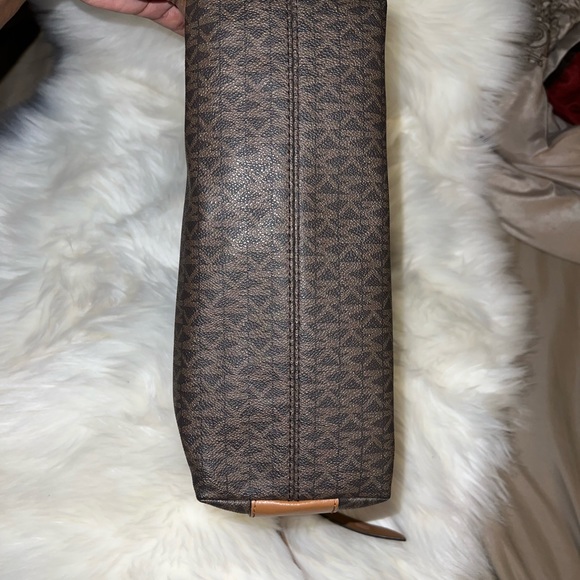 ⭐️Michael Kors Bowery Purse⭐️ - Picture 3 of 10